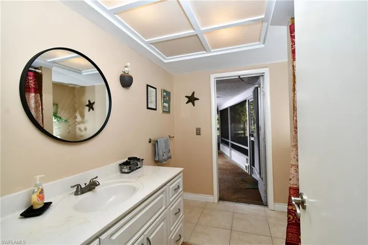 Guest Bathroom with access from house or Lanai