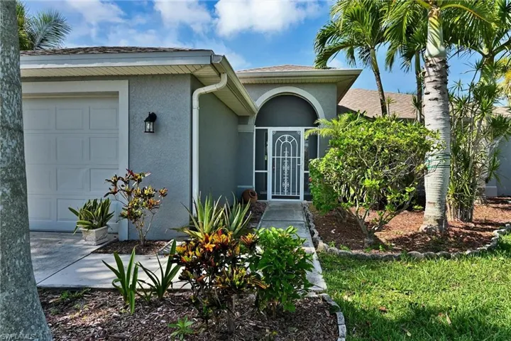 2000 Nw 4th St, Cape Coral, Florida 33993