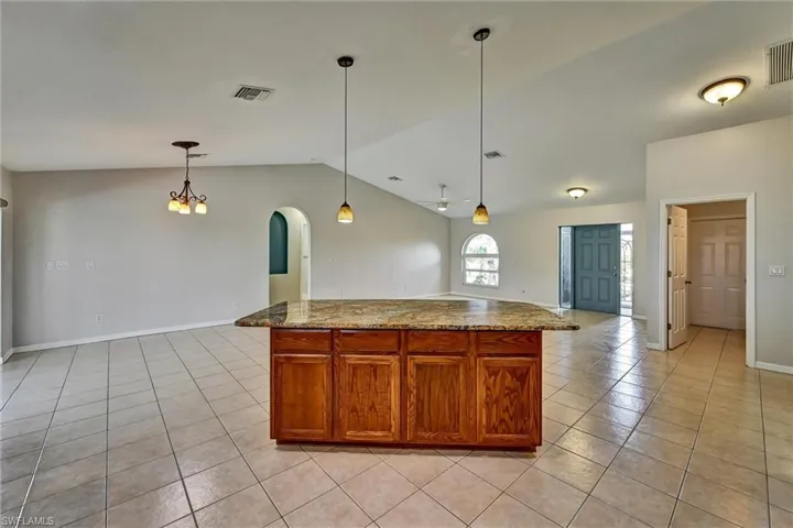 2000 Nw 4th St, Cape Coral, Florida 33993