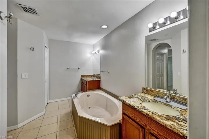 2000 Nw 4th St, Cape Coral, Florida 33993