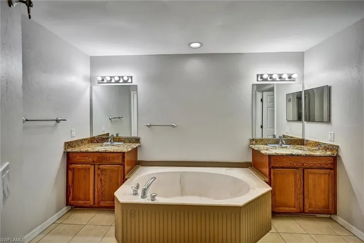 2000 Nw 4th St, Cape Coral, Florida 33993