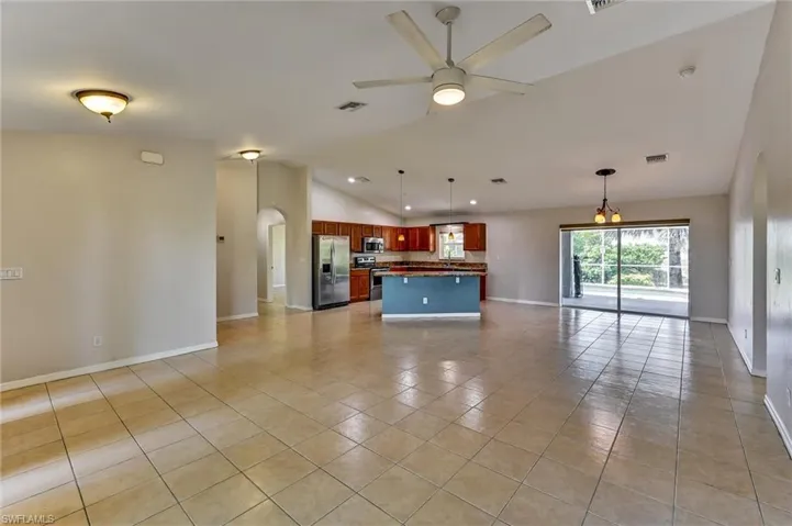 2000 Nw 4th St, Cape Coral, Florida 33993
