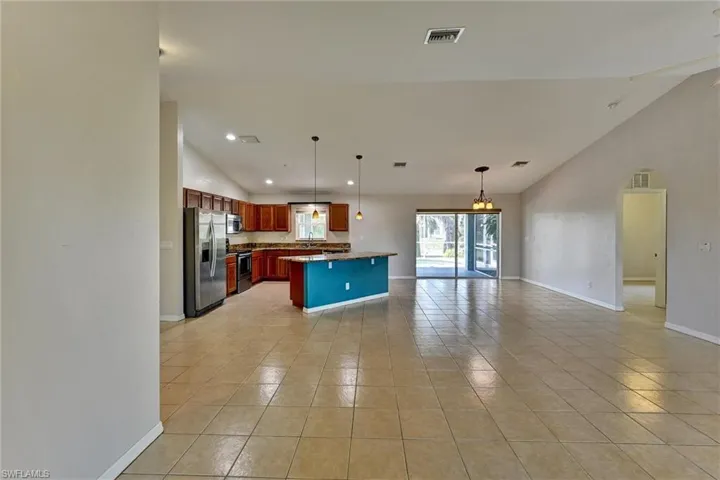 2000 Nw 4th St, Cape Coral, Florida 33993