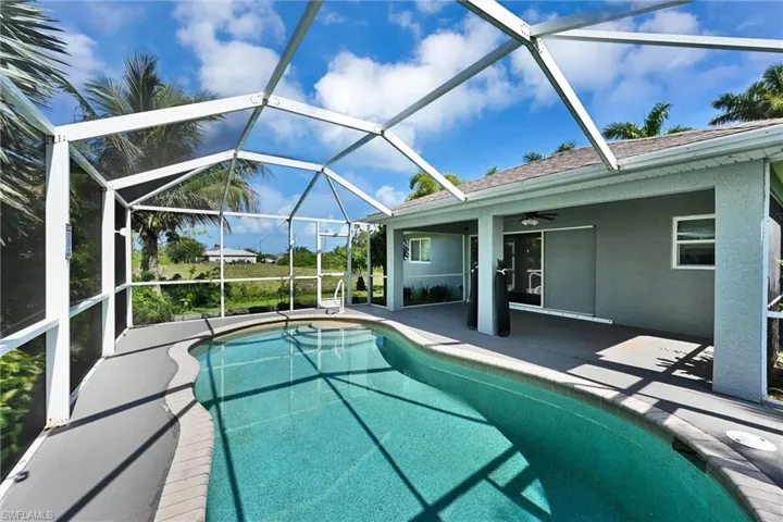 2000 Nw 4th St, Cape Coral, Florida 33993