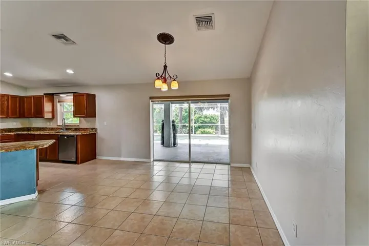 2000 Nw 4th St, Cape Coral, Florida 33993