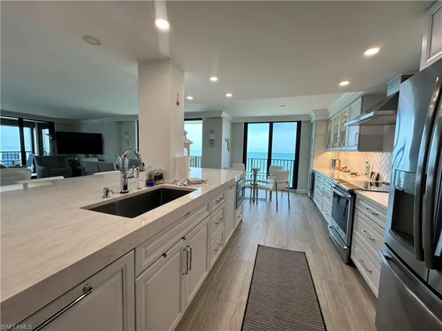 10951 Gulfshore Dr # 1405, Naples, Florida 34108
