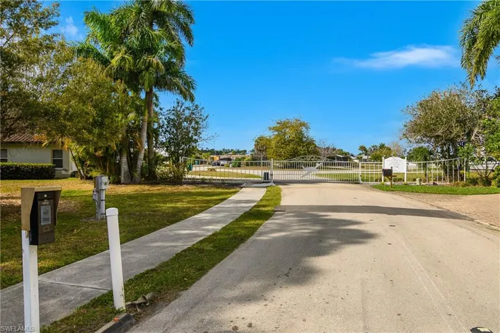 4017 Skyway Dr, Naples, Florida 34112