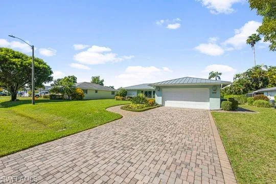 9757 Berkshire St, Naples, Florida 34109