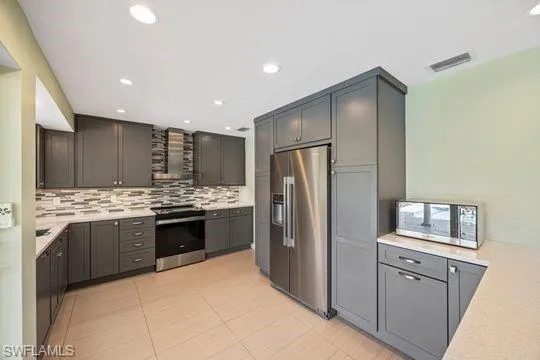 9757 Berkshire St, Naples, Florida 34109