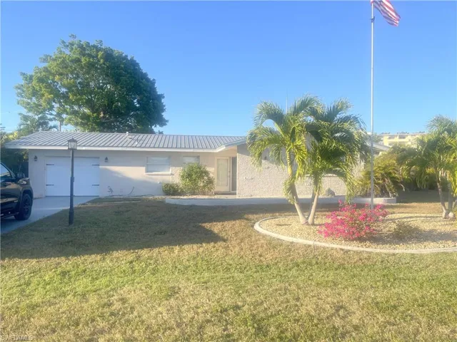 1739  Sandy  CIR, Cape Coral, FL 33904