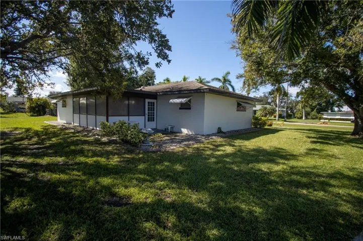 238  Connecticut  AVE, Fort Myers, FL 33905
