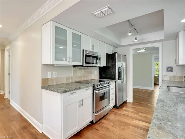 4581  Lakewood  BLVD, Naples, FL 34112