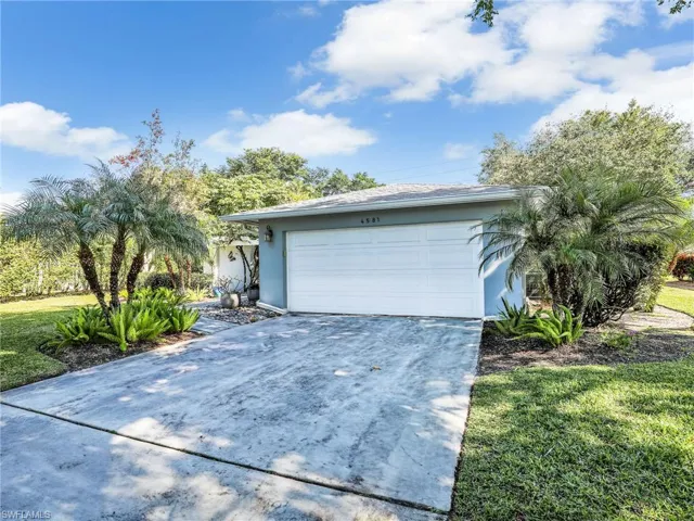 4581  Lakewood  BLVD, Naples, FL 34112