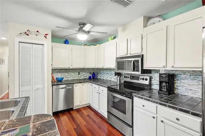 BLUE BAYOU B:  KITCHEN.  LOUVERED DOOR PANTRY.  STAINLESS STEEL APPLIANCES.