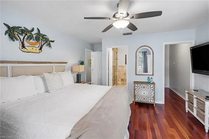 BLUE BAYOU B:  PRIMARY SUITE SHOWING ENTRANCE TO BATH AND WALK-IN OPEN CLOSET (RIGHT)