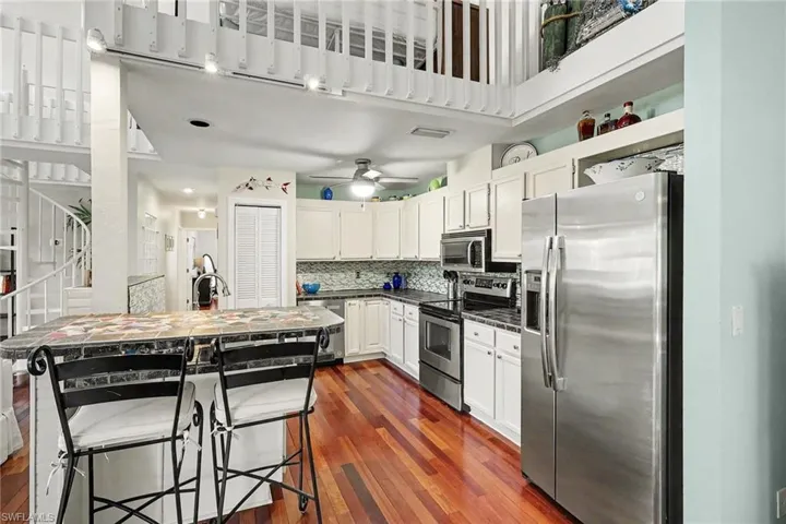BLUE BAYOU B:  BREAKFAST BAR.  STAINLESS STEEL APPLIANCES. PANTRY.