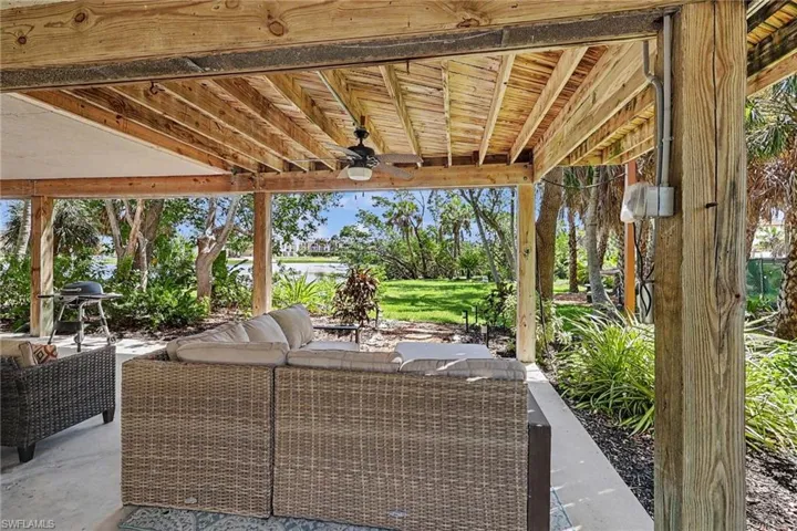 BLUE BAYOU B:  COVERED OUTDOOR LIVING AREA WITH OUTDOOR FURNITURE AND GRILL