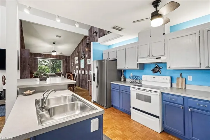 BLUE BAYOU A:  KITCHEN W/OVER CABINET LIGHTING.  BREAKFAST BAR.
