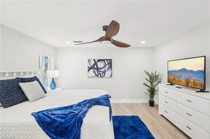 Bedroom featuring light wood-style flooring, recessed lighting, a ceiling fan, and baseboards