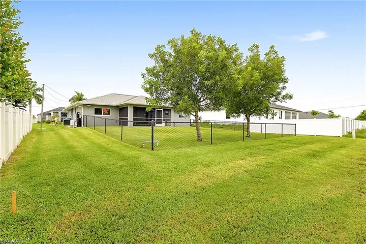 1904 Nw Embers Ter, Cape Coral, Florida 33993