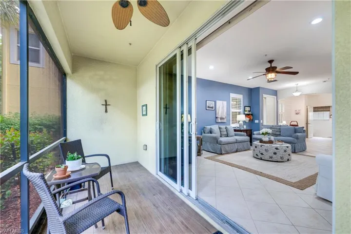 patio with ceiling fan