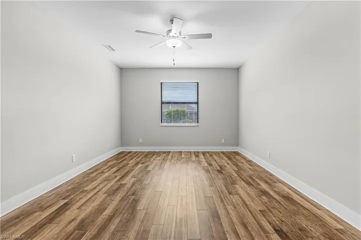 Unfurnished room featuring light wood-style floors and a ceiling fan