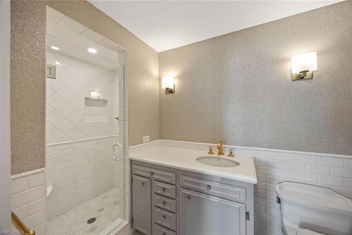 1325 7th St S 2b, Naples, Florida 34102