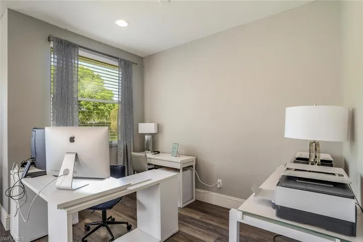 Office in primary bedroom-plenty of space!