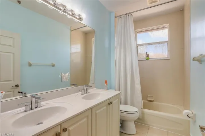 Guest bathroom #1