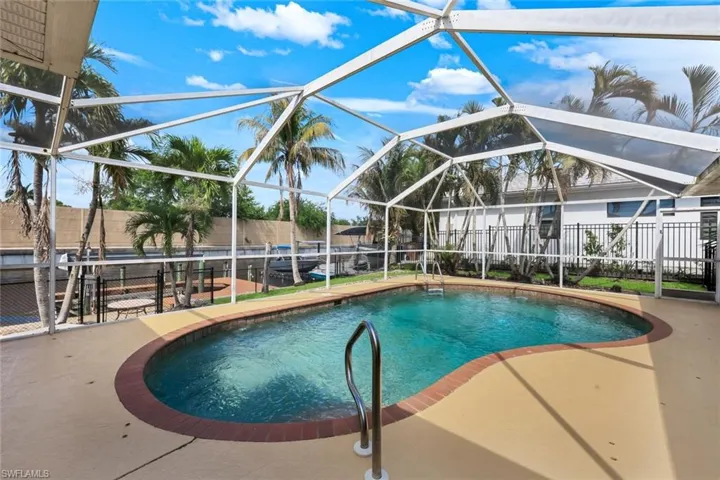 Free formed heated swimming pool