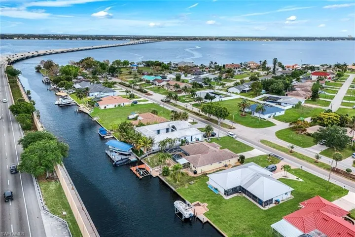 Aerial perspective showing proximity to the river