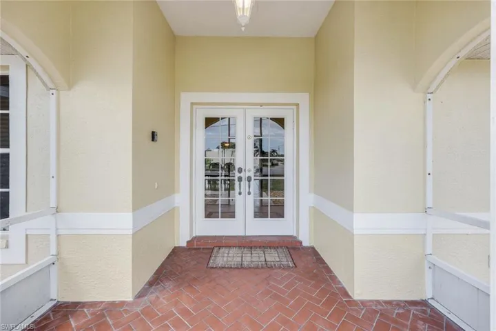 Screened in front entryway