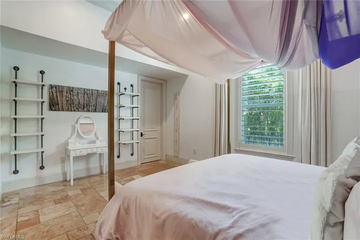 7562  Cordoba  CIR, Naples, FL 34109