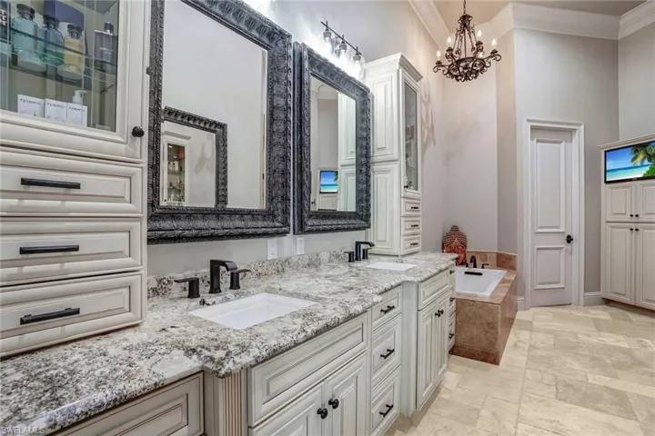 7562  Cordoba  CIR, Naples, FL 34109