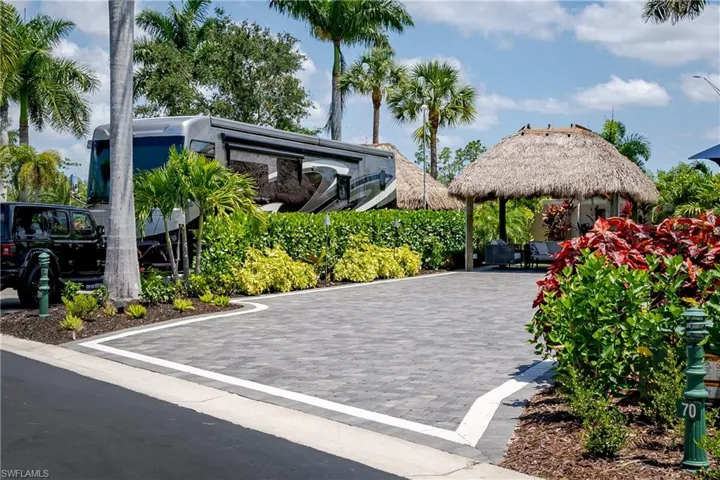 13619  Snook  CIR, Naples, FL 34114