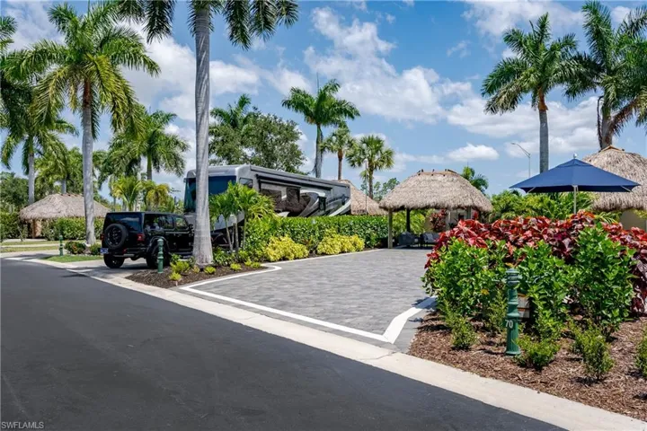 13619  Snook  CIR, Naples, FL 34114