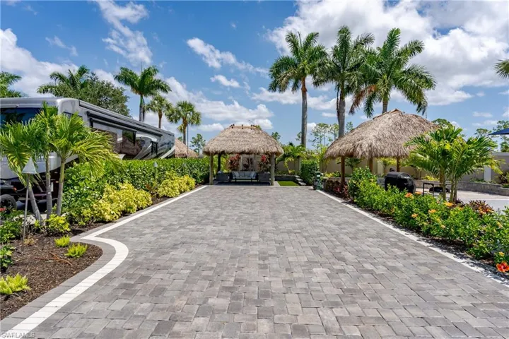 13619  Snook  CIR, Naples, FL 34114