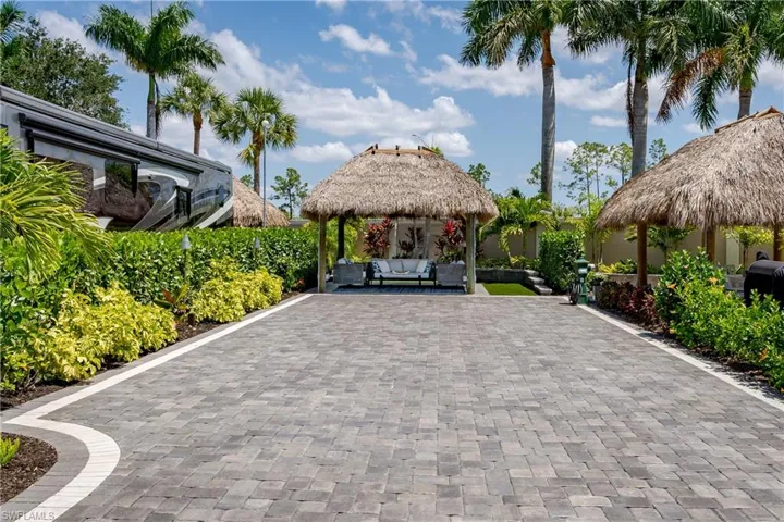 13619  Snook  CIR, Naples, FL 34114