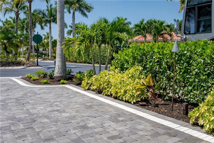13619  Snook  CIR, Naples, FL 34114
