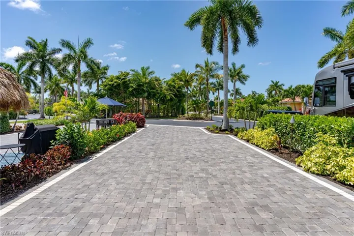 13619  Snook  CIR, Naples, FL 34114
