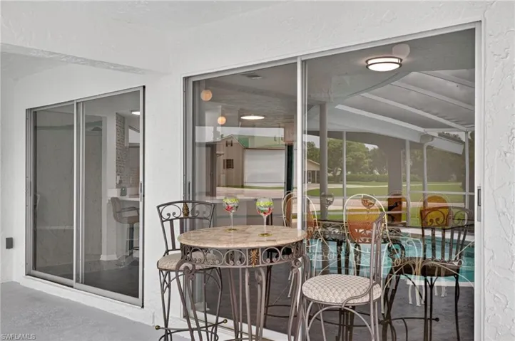 Plenty of room for breakfast or evening beverages