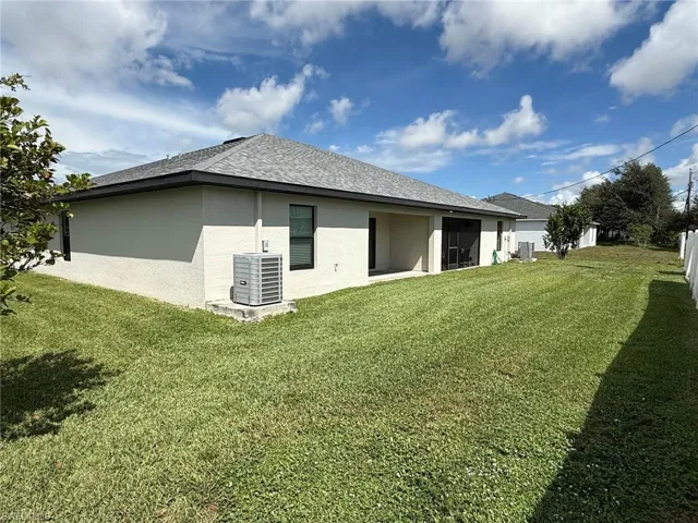 3827 Sw 9th Ave, Cape Coral, Florida 33914