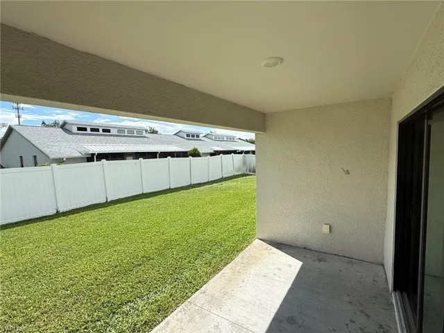 3827 Sw 9th Ave, Cape Coral, Florida 33914