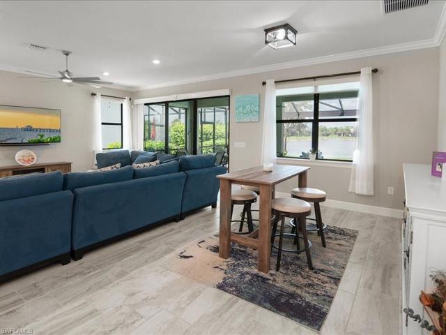 Casual Breakfast Area