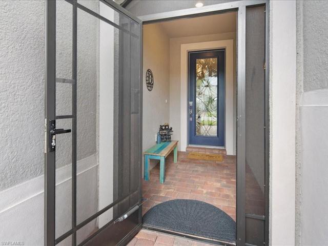 Screened-In Entryway