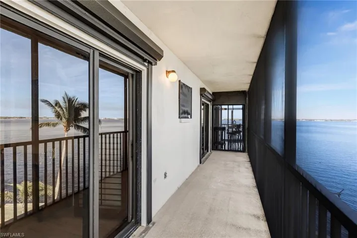 Side balcony