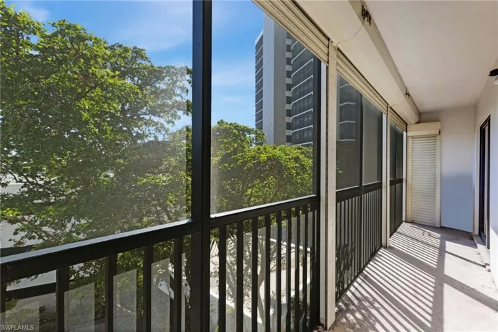 Side balcony