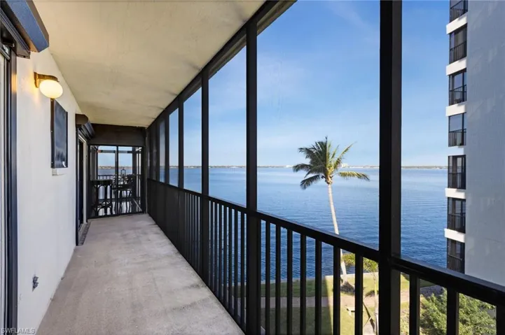 side balcony