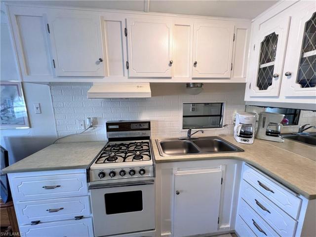 58  Gresham  LN, NORTH FORT MYERS, FL 33903