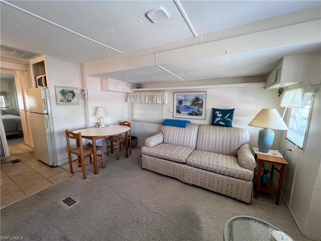 58  Gresham  LN, NORTH FORT MYERS, FL 33903